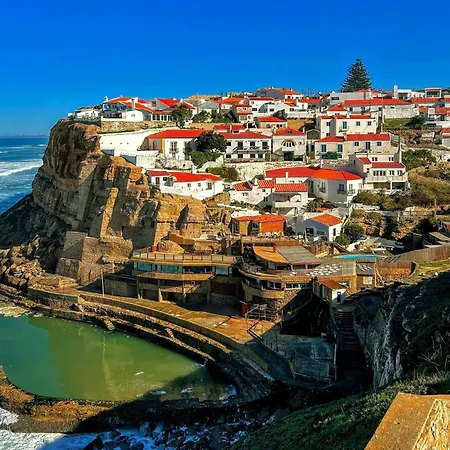 アパート Modern With Essential Amenities