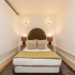 Modern With Essential Amenities Lejlighed