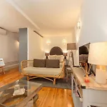 Modern With Essential Amenities Lejlighed
