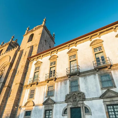 Modern With Essential Amenities * Oporto