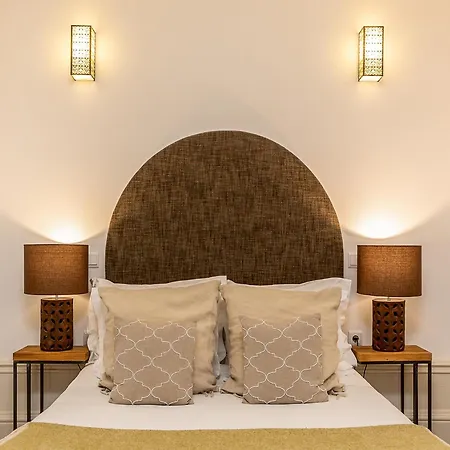 Modern With Essential Amenities Oporto