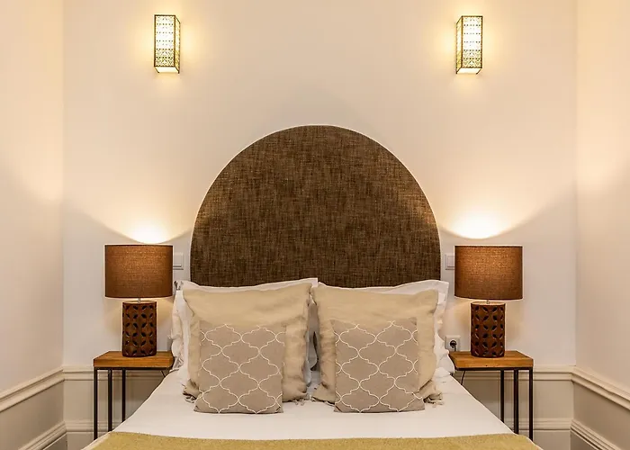 Modern With Essential Amenities Porto