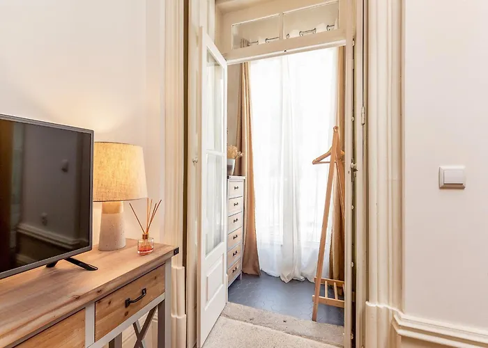 Apartment Modern With Essential Amenities